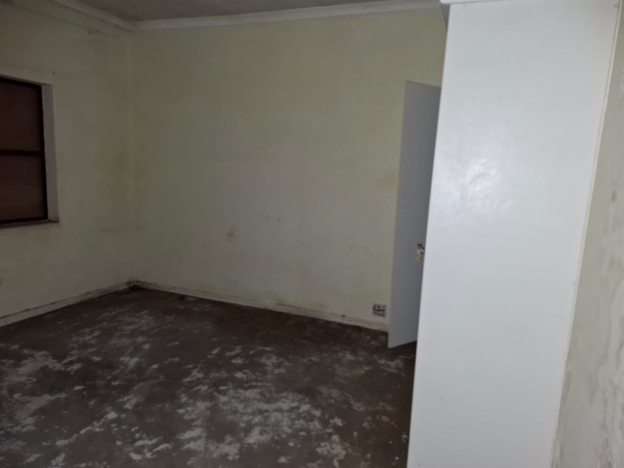 6 Bedroom Property for Sale in Oakdale Western Cape